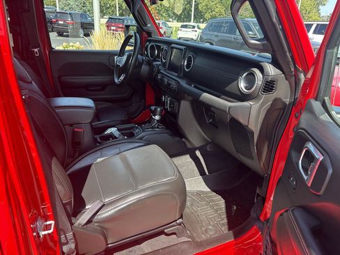 Used 2022 Jeep Wrangler Unlimited Sahara AWD/4WD image 13