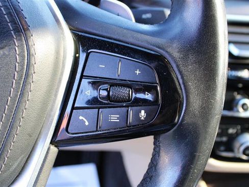 Used 2020 BMW 530i w/ Convenience Package image 18