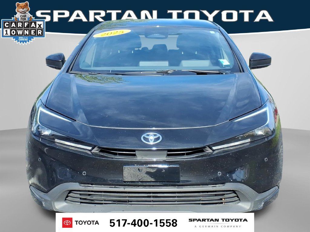 Used 2025 Toyota Prius LE FWD image 3