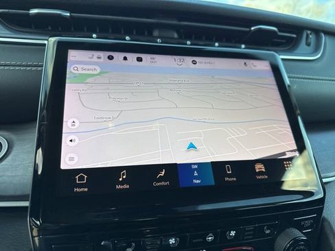 Certified 2022 Jeep Grand Cherokee Limited w/ Luxury Tech Group II image 5