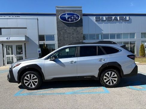 Used 2024 Subaru Outback Premium image 2