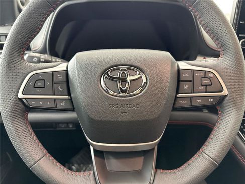Certified 2025 Toyota Sienna XSE w/ XSE Plus Package FWD image 17
