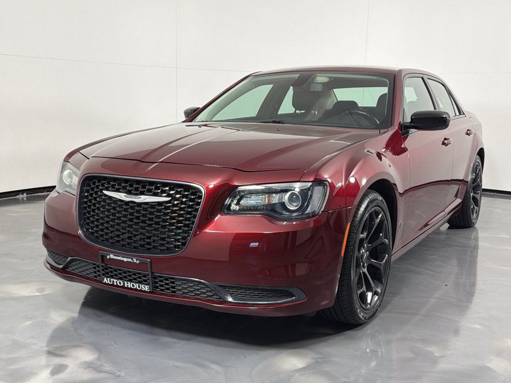 Used 2019 Chrysler 300 Touring w/ Sport Appearance Package RWD image 10