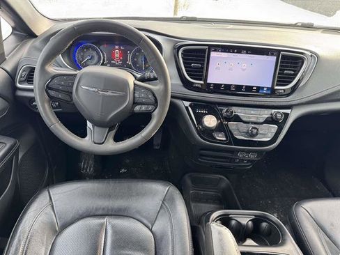 Used 2022 Chrysler Pacifica Touring-L w/ S Appearance Package image 9