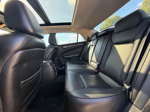 Used 2020 Chrysler 300 Limited RWD image 29