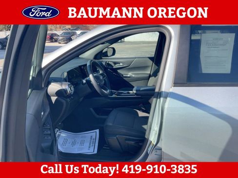 Used 2025 Chevrolet Equinox LT FWD image 16