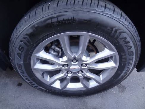 Used 2024 GMC Terrain SLT image 25