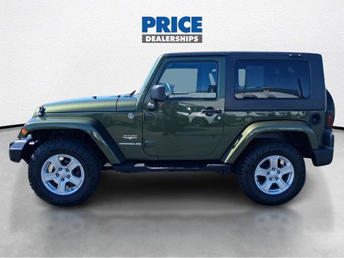 Used 2007 Jeep Wrangler Sahara w/ Dual Top Group AWD/4WD image 9