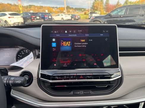 New 2025 Jeep Compass Limited w/ Sun & Sound Group image 10