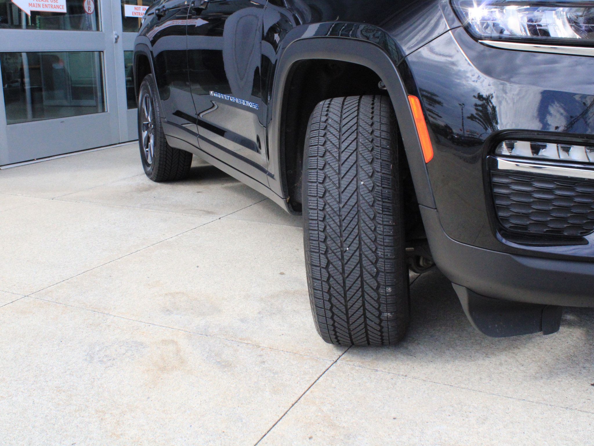 Used 2023 Jeep Grand Cherokee 4WD 4xe image 36