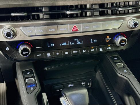 Certified 2024 Kia Telluride EX w/ EX Captain's Chair Package AWD/4WD image 18