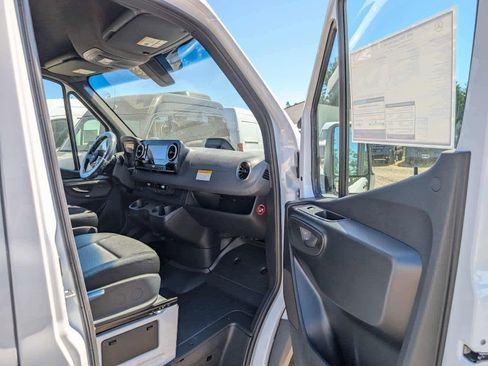 New 2025 Mercedes-Benz Sprinter 2500 image 10