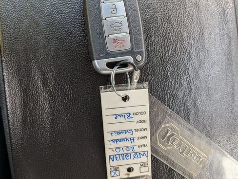 Used 2010 Hyundai Genesis 3.8 RWD image 29