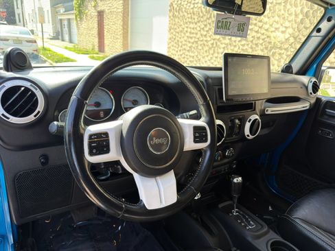 Used 2014 Jeep Wrangler Unlimited Sahara AWD/4WD image 13