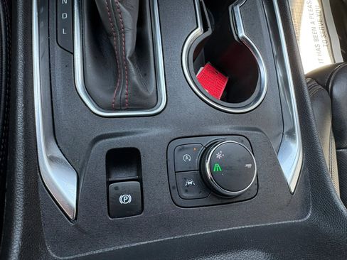 Used 2022 Chevrolet Traverse RS w/ LPO, 'HIT The Road' Package FWD image 49