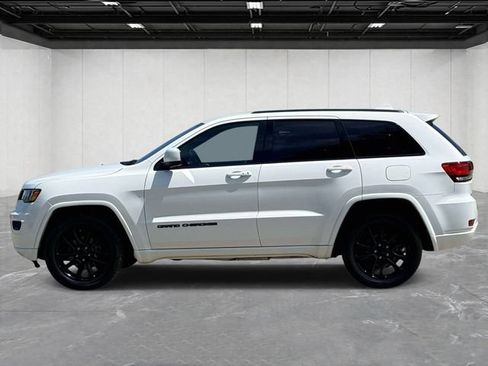 Used 2020 Jeep Grand Cherokee Altitude AWD/4WD image 2