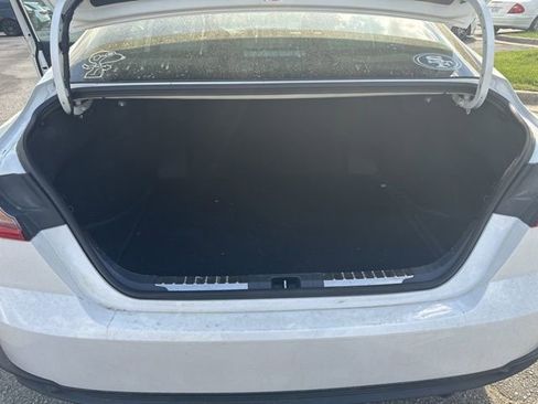 Used 2025 Toyota Camry SE w/ Convenience Package image 14