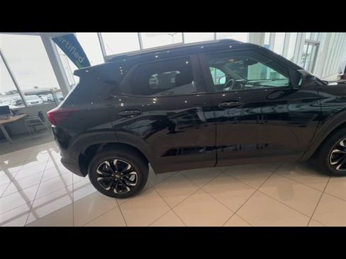 Certified 2022 Chevrolet TrailBlazer LT w/ Convenience Package FWD image 9