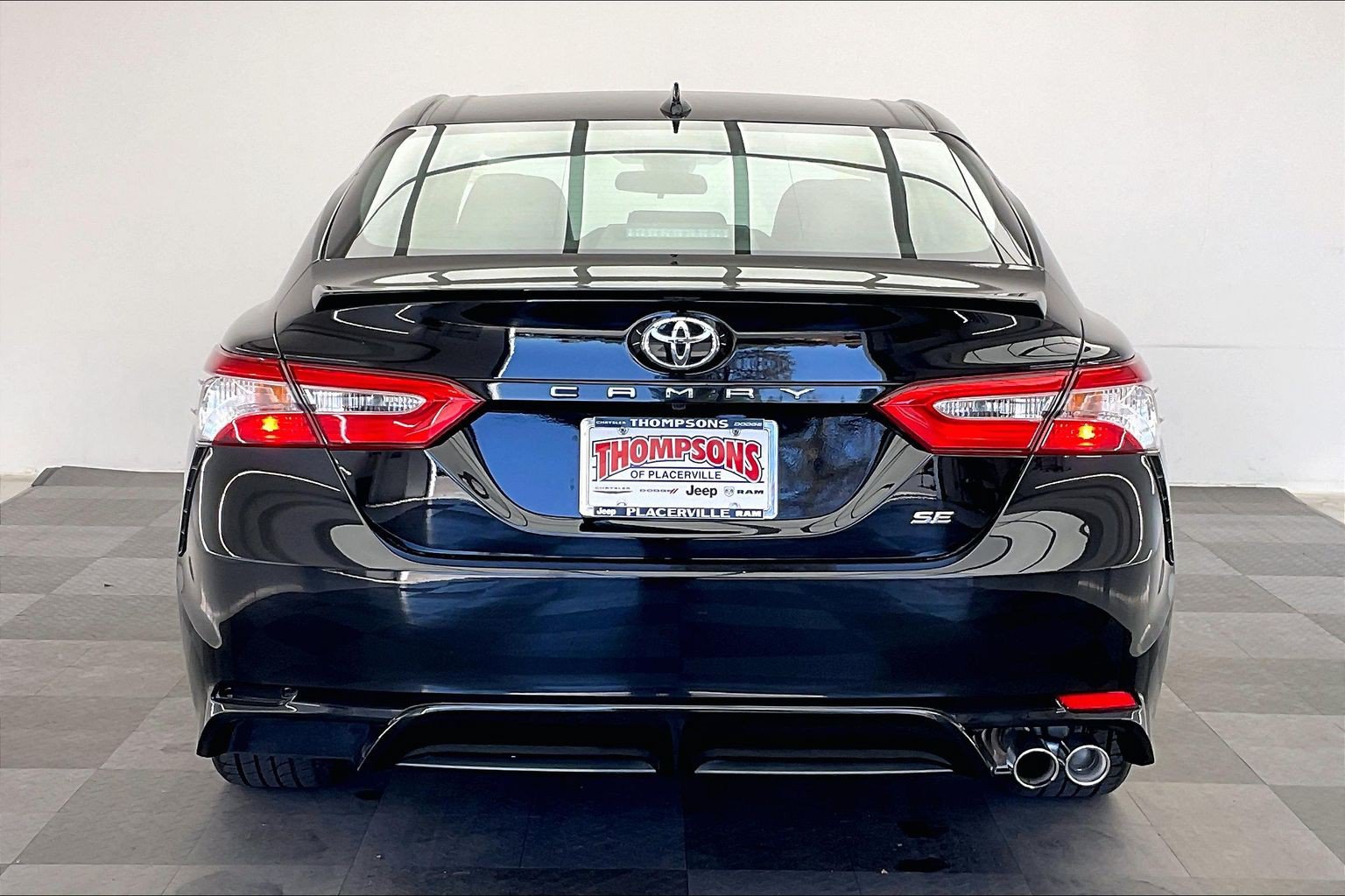 Used 2020 Toyota Camry SE FWD image 3