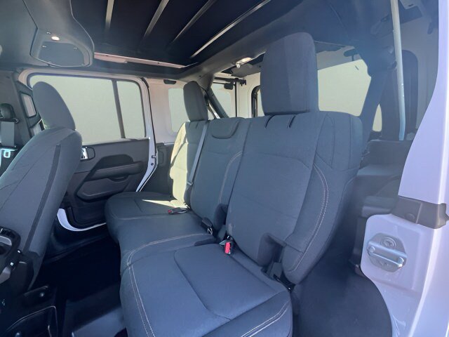 Used 2024 Jeep Wrangler Unlimited Sahara AWD/4WD image 28