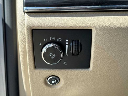 Used 2019 Jeep Grand Cherokee Limited w/ Luxury Group II AWD/4WD image 26