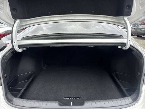 Used 2024 Hyundai Elantra Limited FWD image 11