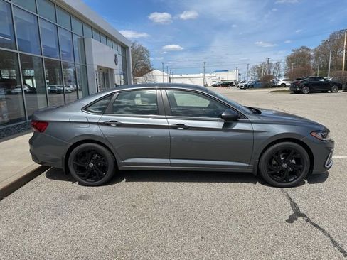 New 2026 Volkswagen Jetta SE FWD image 8