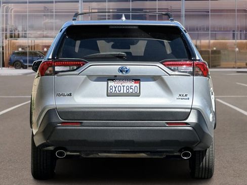 Used 2020 Toyota RAV4 XLE w/ XLE Grade Weather Package image 5