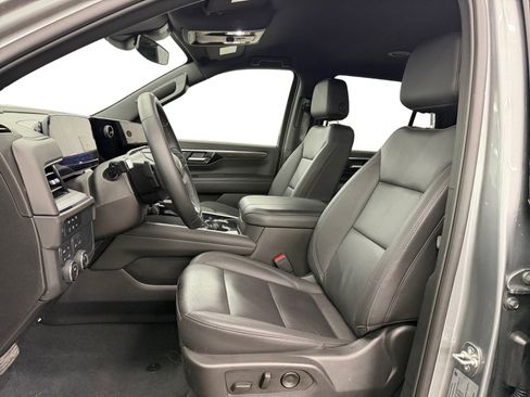 Used 2025 Chevrolet Tahoe LT image 9