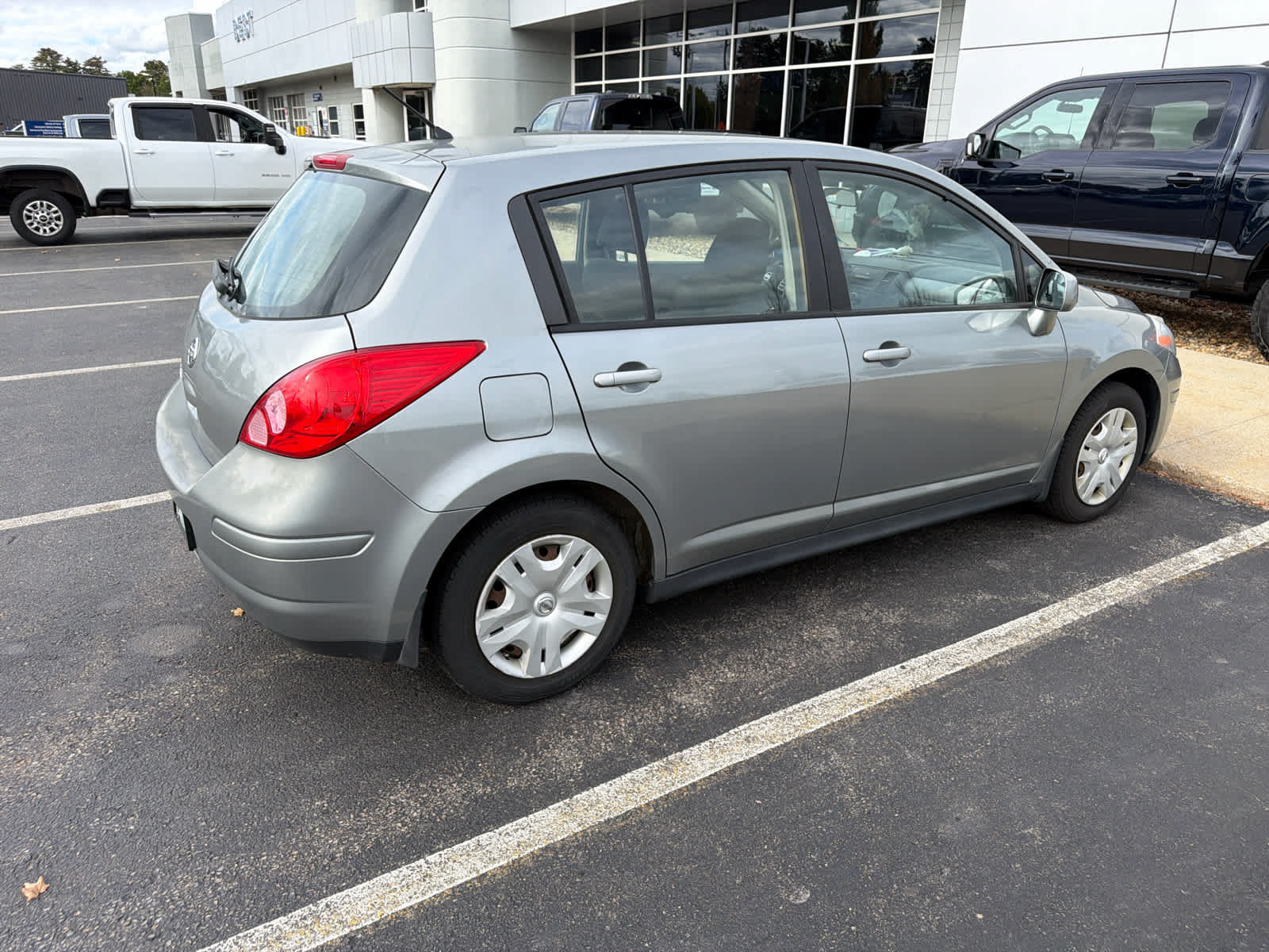 Used 2011 Nissan Versa 1.8 S w/ Plus Pkg FWD image 5