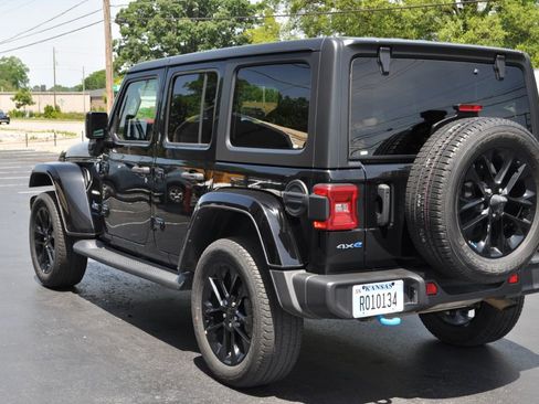 Used 2023 Jeep Wrangler Unlimited Sahara w/ Cold Weather Group AWD/4WD image 29
