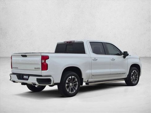 Used 2023 Chevrolet Silverado 1500 High Country w/ Z71 Off-Road Package AWD/4WD image 5