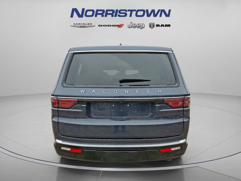 Used 2025 Jeep Wagoneer 4WD w/ Premium Group I image 5