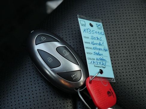 Used 2025 Hyundai Elantra Limited FWD image 45