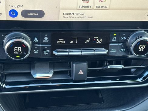 Used 2024 Toyota Highlander XLE image 26