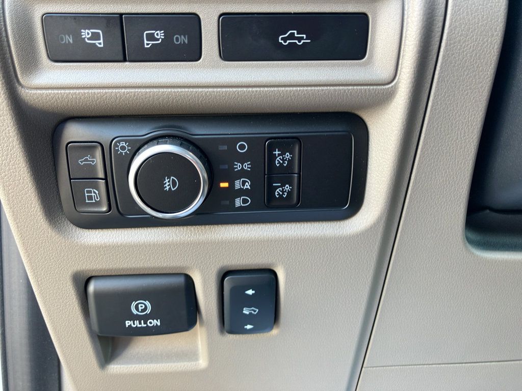 Used 2024 Ford F150 Platinum w/ Equipment Group 703A Plus AWD/4WD image 17