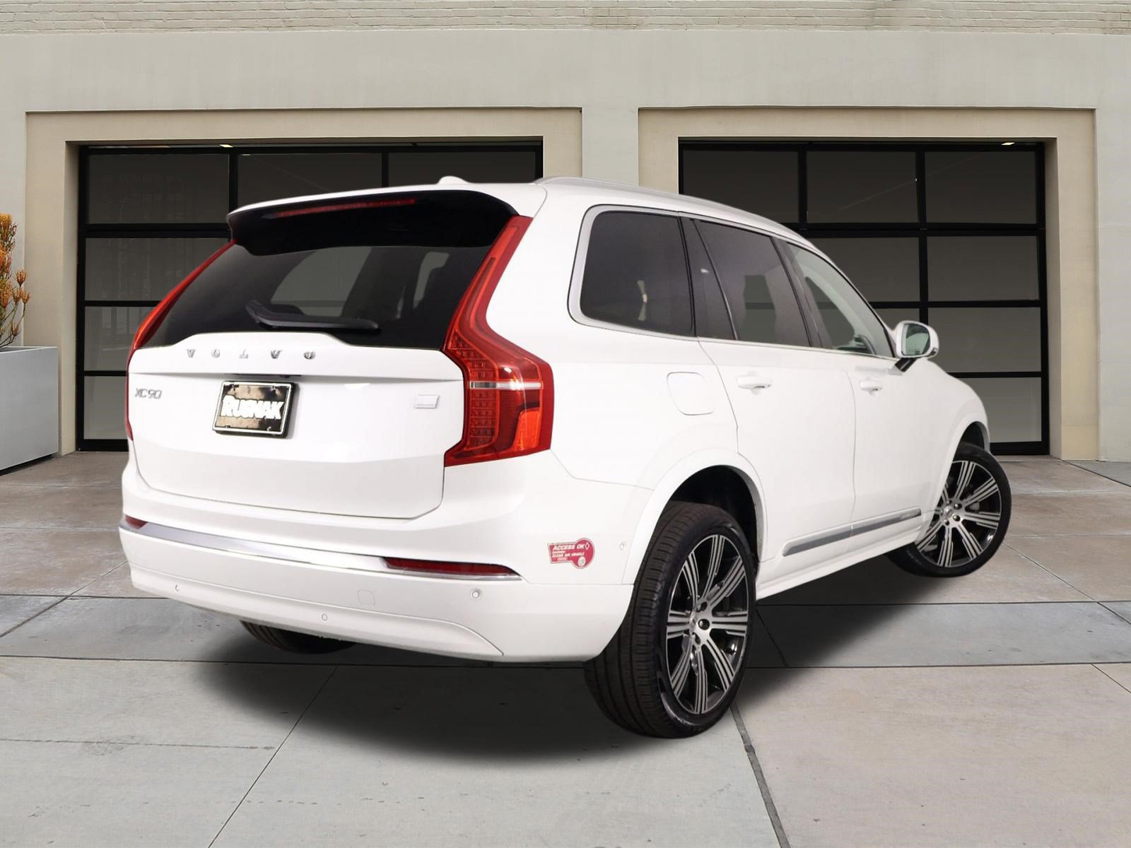 Used 2024 Volvo XC90 T8 Ultimate AWD/4WD image 4