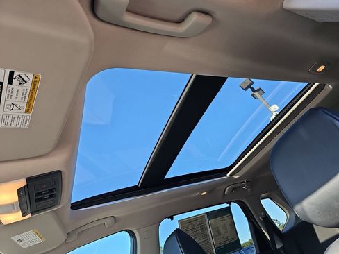 Used 2025 Nissan Rogue SV w/ SV Premium Package image 32