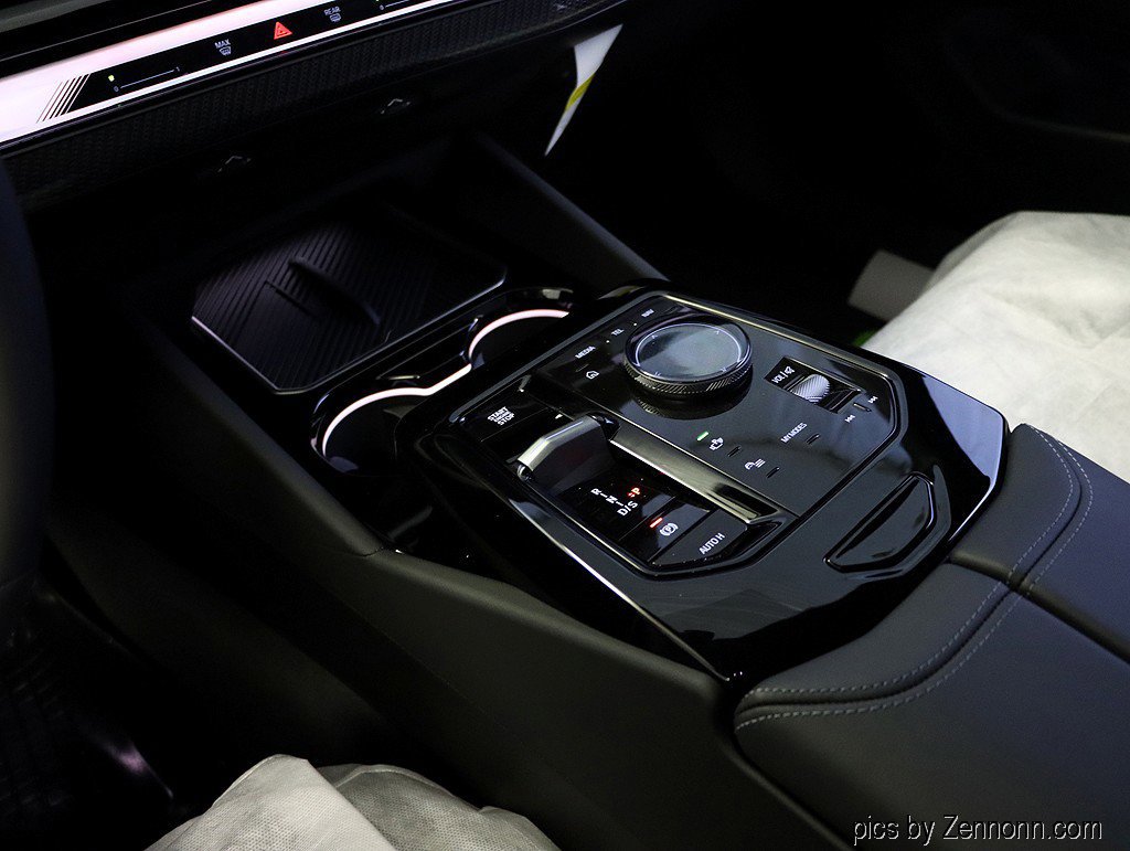 Used 2026 BMW 550e xDrive AWD/4WD image 15