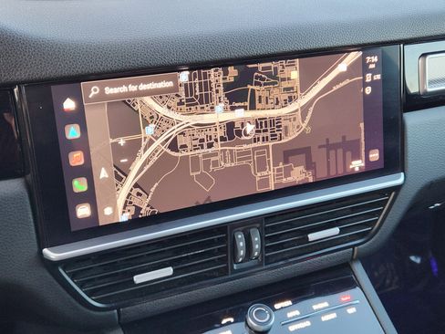 Used 2023 Porsche Cayenne Platinum Edition image 17