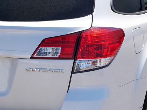 Used 2014 Subaru Outback 2.5i Premium w/ Popular Package #1B AWD/4WD image 17