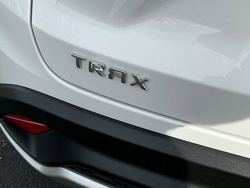 Used 2025 Chevrolet Trax LT w/ LT Convenience Package image 7