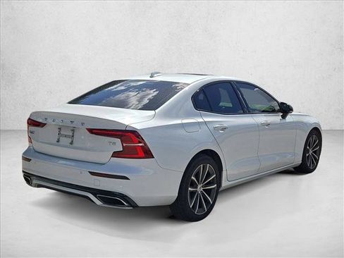 Used 2021 Volvo S60 T5 Momentum w/ Premium Package FWD image 5