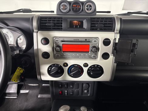 Used 2014 Toyota FJ Cruiser 4WD w/ Upgrade Package image 26