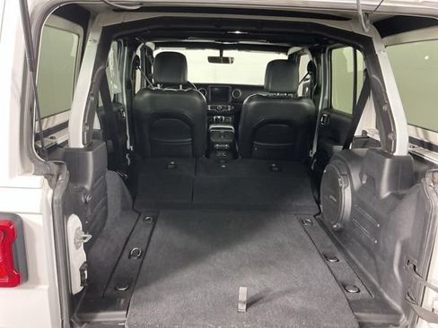 Used 2018 Jeep Wrangler Unlimited Sahara AWD/4WD image 26