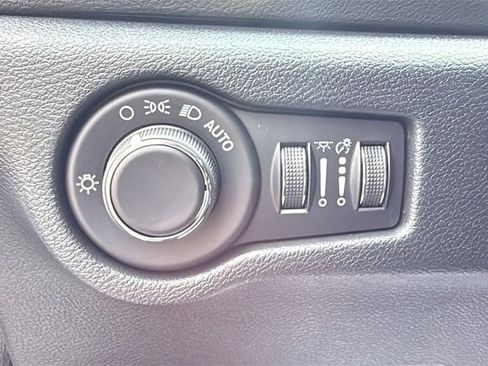 New 2026 Chrysler Voyager LX image 20