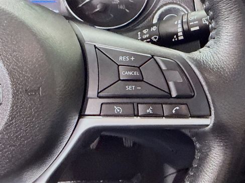 Used 2018 Nissan Rogue SV image 15