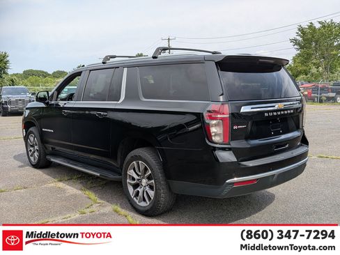 Used 2022 Chevrolet Suburban LT w/ Luxury Package AWD/4WD image 5