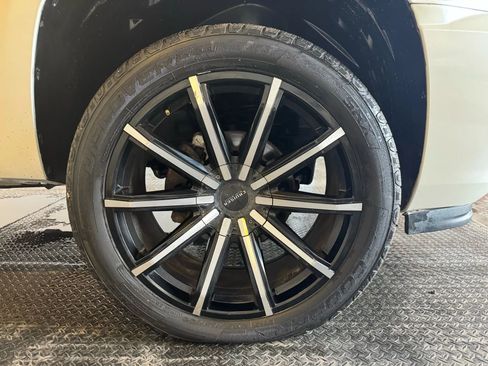 Used 2011 Cadillac Escalade EXT Premium image 36