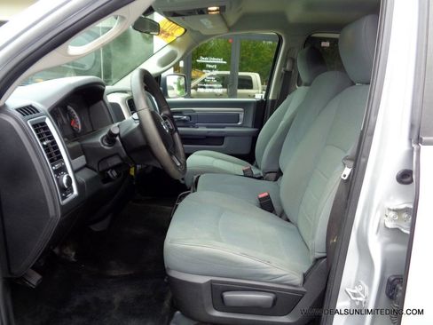 Used 2017 RAM 1500 Classic SLT AWD/4WD image 10
